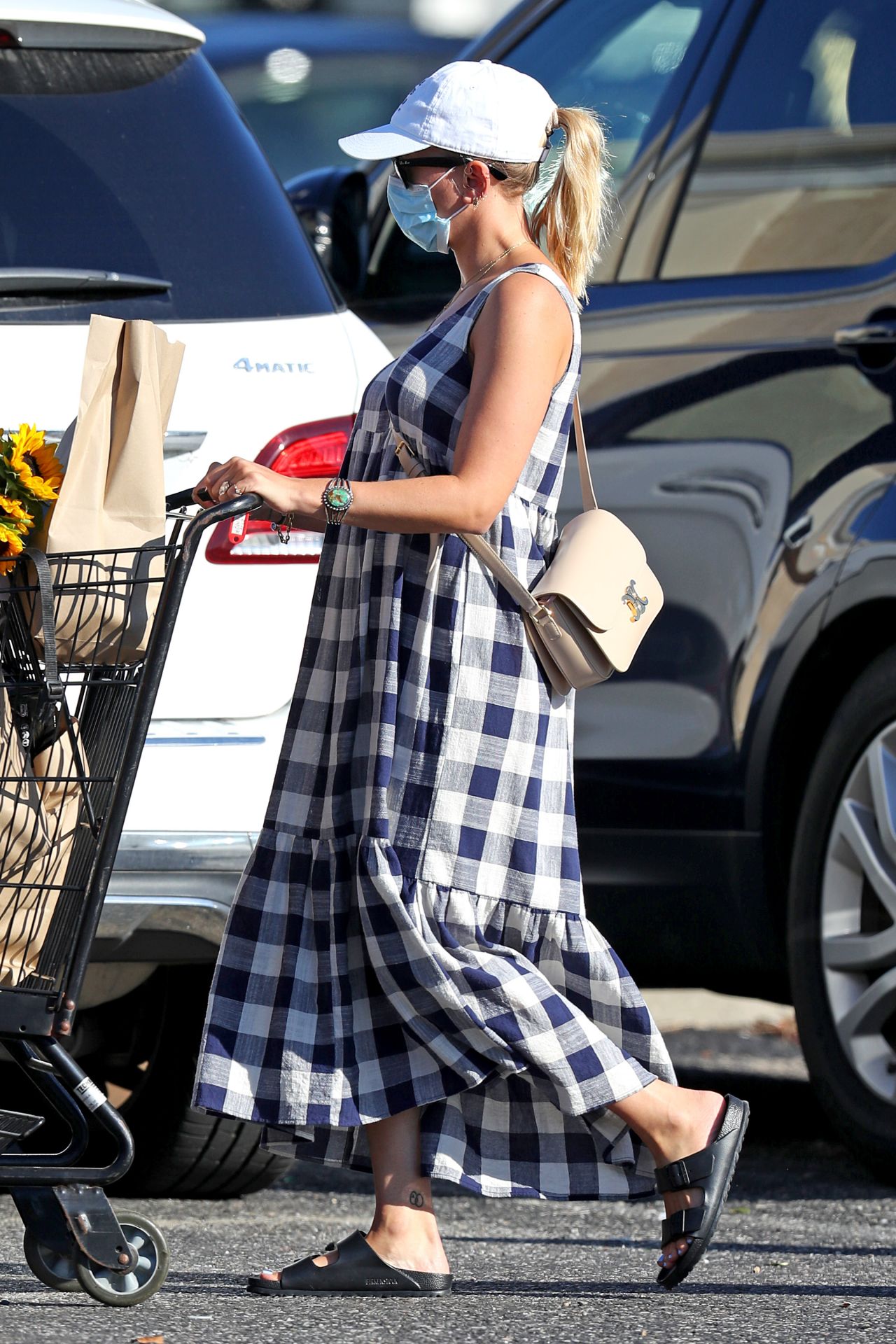 Scarlett Johansson - Shopping in the Hamptons 08/26/2020 • CelebMafia