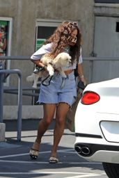 Vanessa Hudgens - Shopping in Los Feliz 08/27/2020