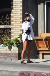 Vanessa Hudgens Street Style - Los Angeles 08/05/2020
