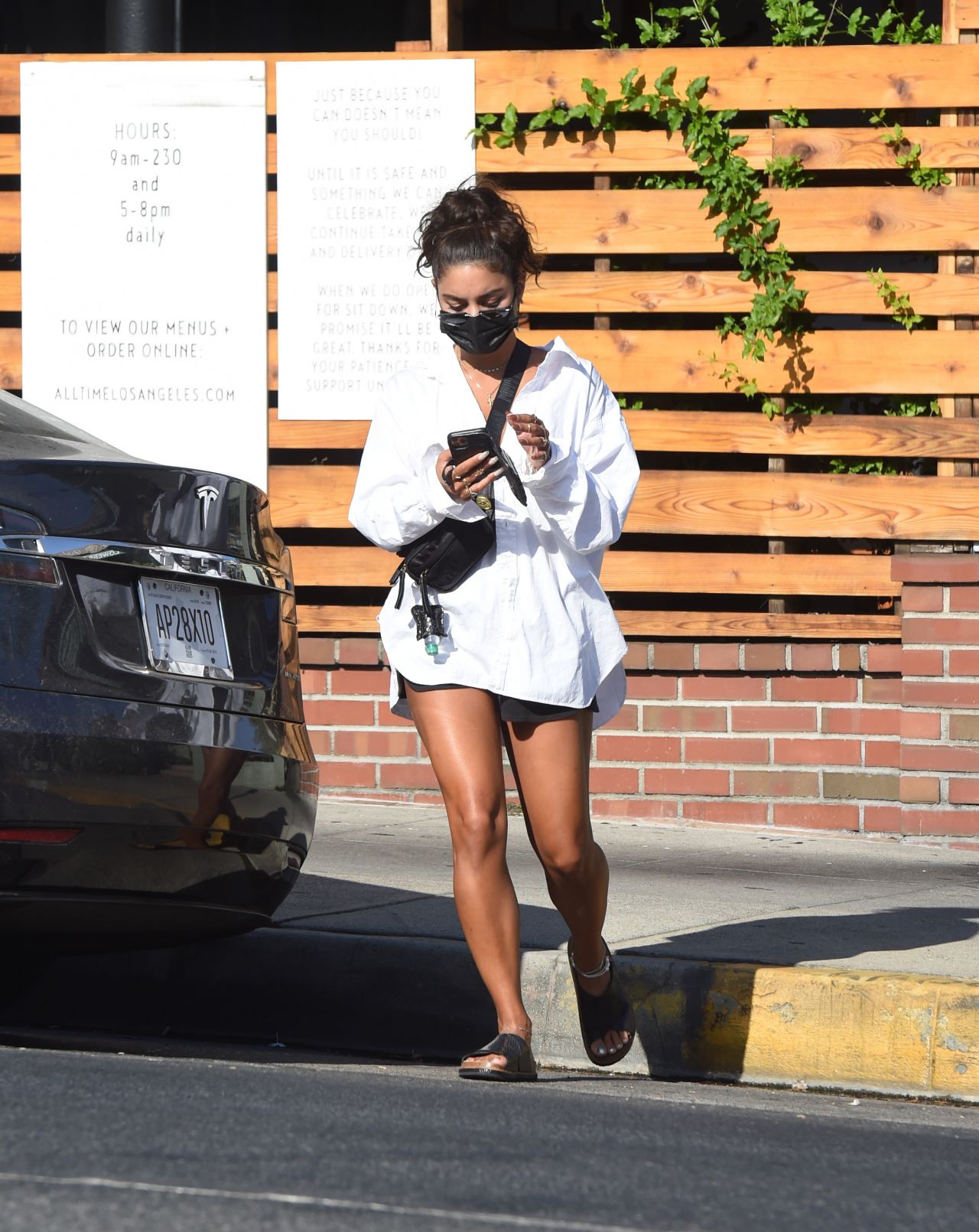 vanessa-hudgens-street-style-los-angeles-08-05-2020-5.jpg