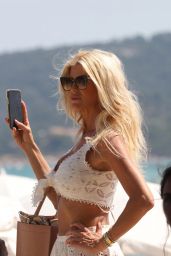 Victoria Silvstedt - Out in Saint-Tropez 08/04/2020