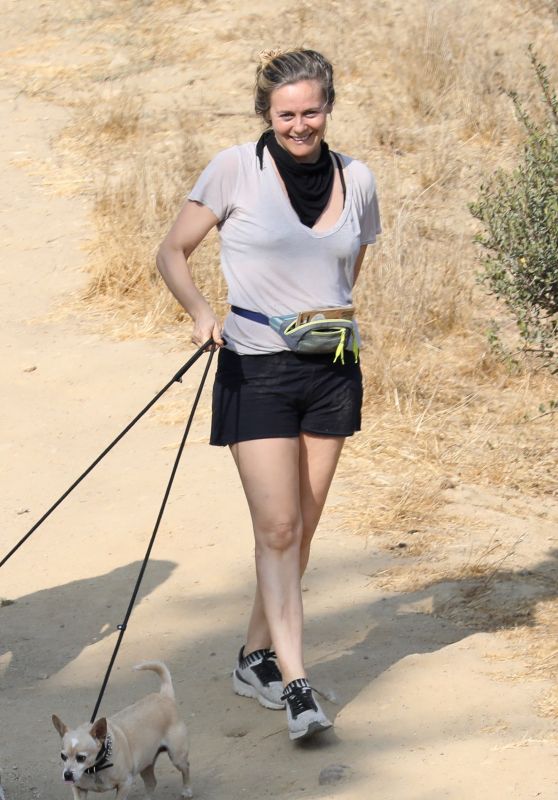 Alicia Silverstone - Hike in Los Angeles 09/26/2020