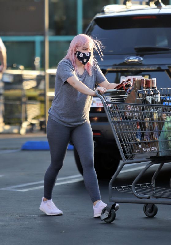 Ariel Winter - Grocery Shopping in Los Angeles 09/25/2020