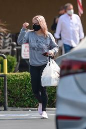 Ariel Winter in Printed Grey Sweatshirt and Skintight Black Leggings - Los Angeles 09/14/2020