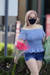 Ariel Winter - Pick Up a Cake and Some Flowers in LA 09/02/2020