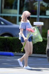 Ariel Winter - Pick Up a Cake and Some Flowers in LA 09/02/2020