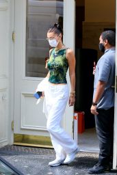 Bella Hadid Street Style - Leaving Her Apartment in New York 09/04/2020