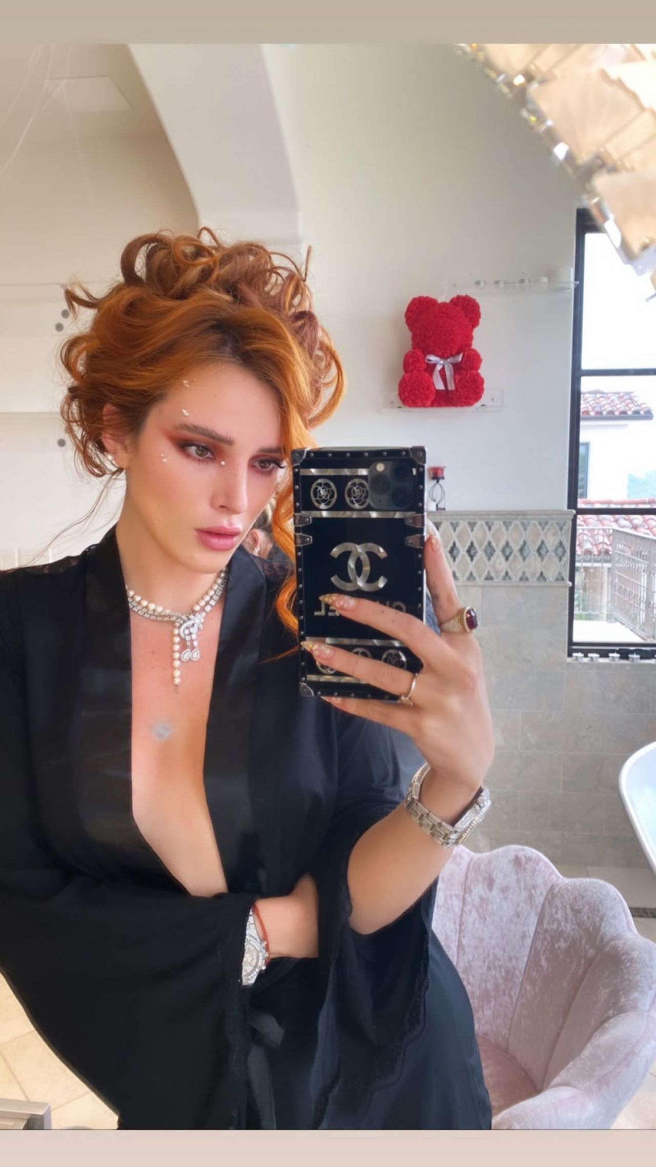 OnlyFans biggest superstar Bella Thorne provocative mirror selfie
