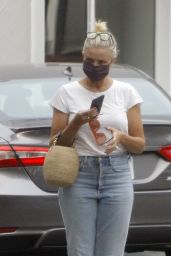 Cameron Diaz in Casual Outfit - Los Angeles 09/14/2020