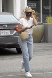 Cameron Diaz in Casual Outfit - Los Angeles 09/14/2020