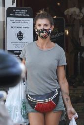 Elisabetta Canalis - Grocery Shopping at Bristol Farms in Beverly Hills 09/04/2020