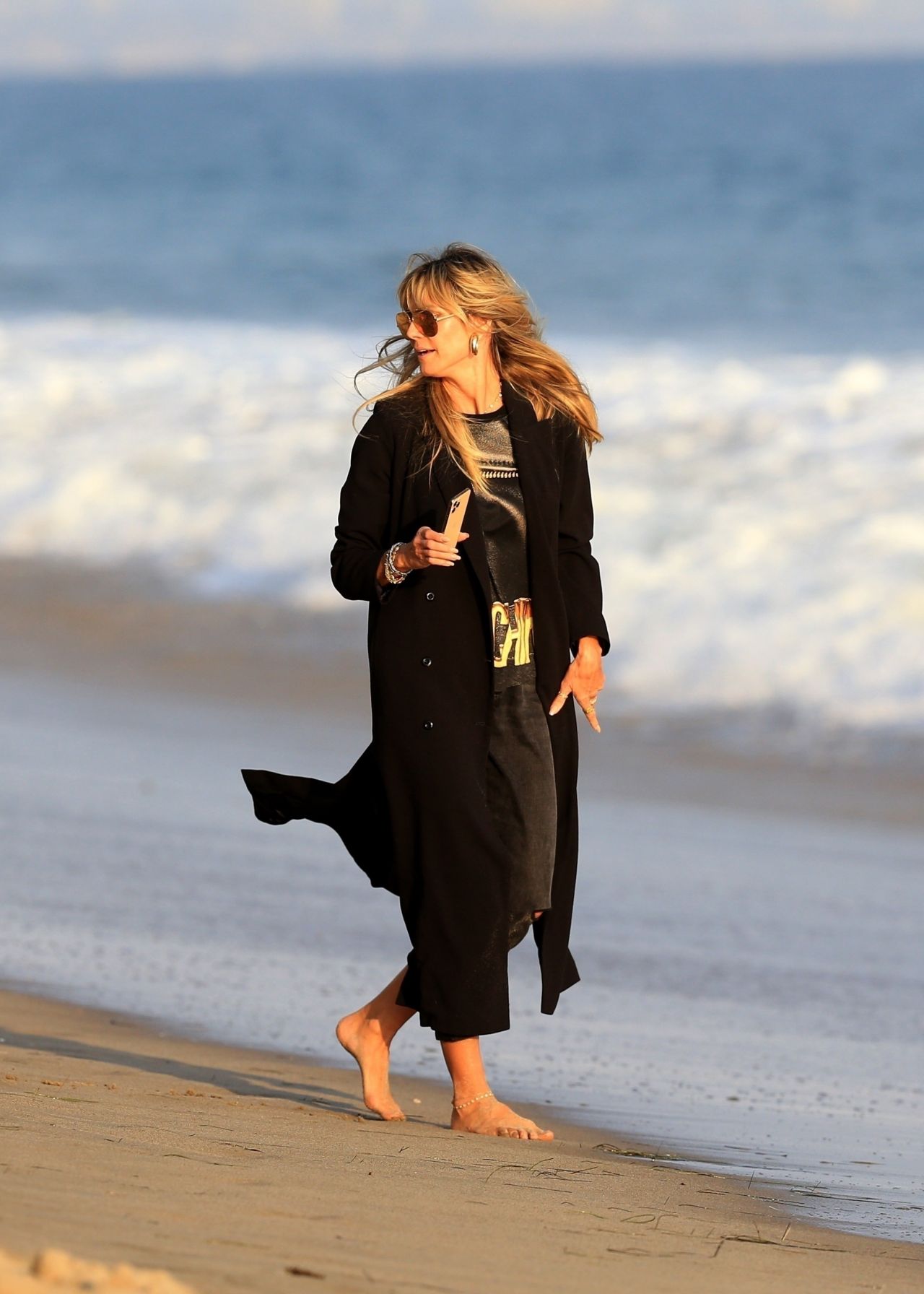 Heidi Klum - Beach In Malibu 09/27/2020 • CelebMafia