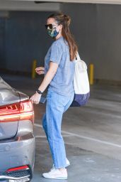 Jennifer Garner in Casual Outfit - Visits a Spa in Brentwood 08/31/2020