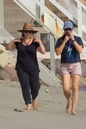 Jennifer Garner in Shorts - Beach in Malibu 09/26/2020