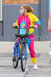 Jennifer Lopez in Tie-Dye Sweats - Citi Bike Ride in NYC 09/07/2020