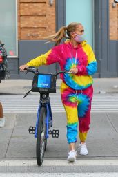 Jennifer Lopez in Tie-Dye Sweats - Citi Bike Ride in NYC 09/07/2020