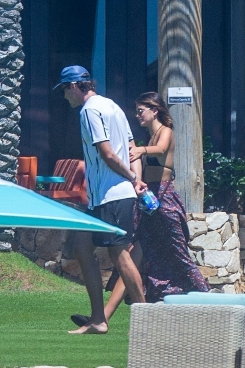 kaia-gerber-and-jacob-elordi-on-vacation-in-cabo-san-lucas-09-23-2020-2.jpg