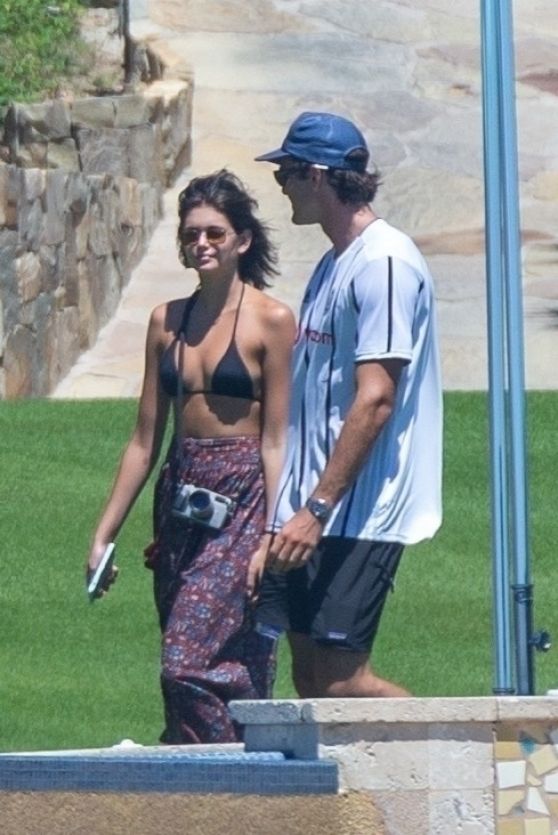 kaia-gerber-and-jacob-elordi-on-vacation-in-cabo-san-lucas-09-23-2020-5.jpg