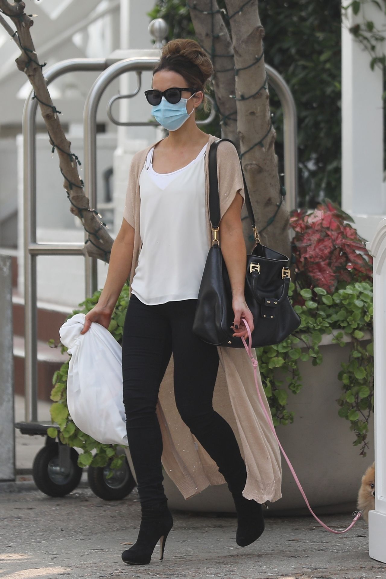 kate-beckinsale-at-shutters-hotel-in-santa-monica-09-08-2020-0.jpg