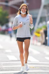 Kelly Bensimon - Jogging Around NYC 09/15/2020