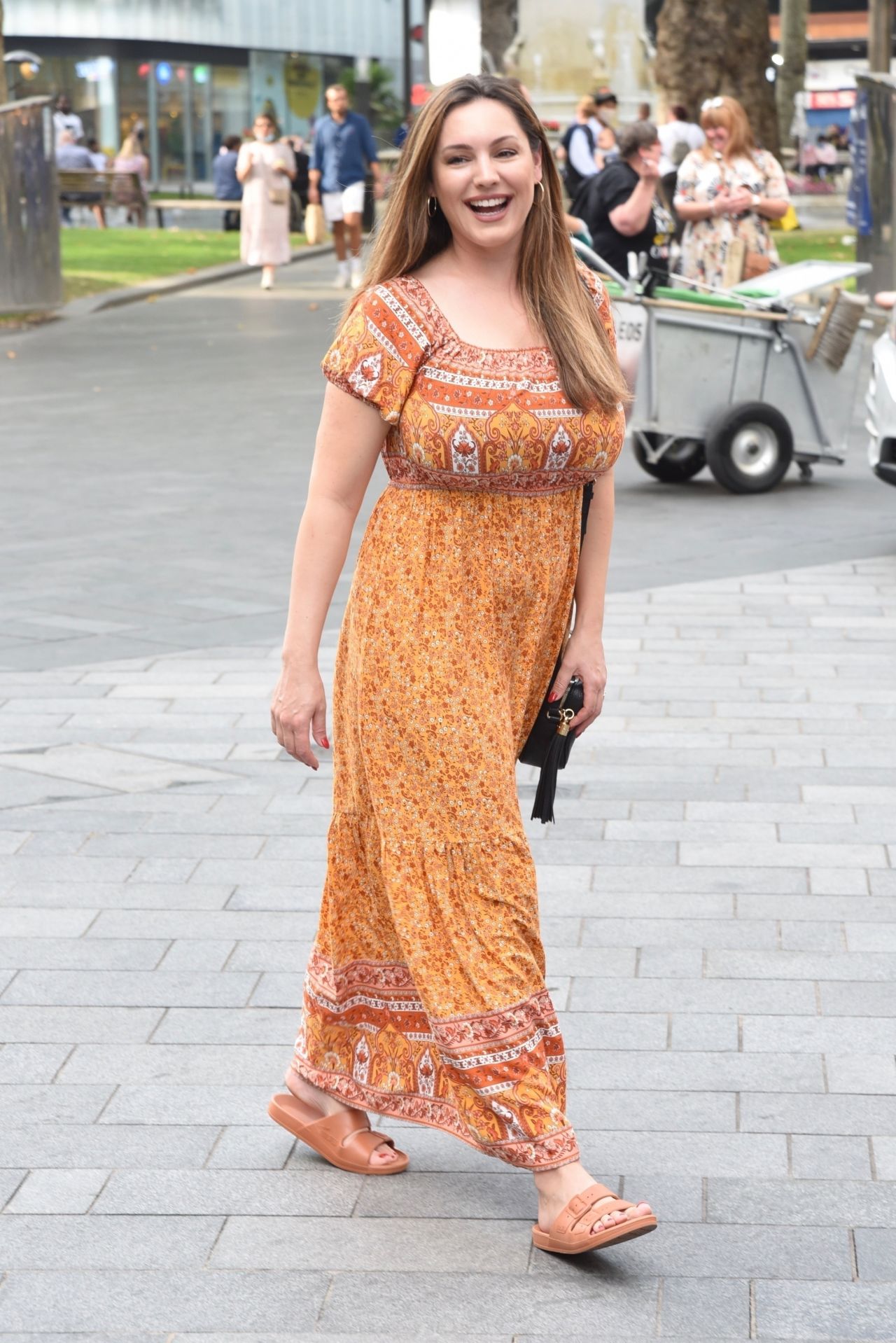 Kelly Brook Arriving at the Global Radio Studios - London 09/15/2020