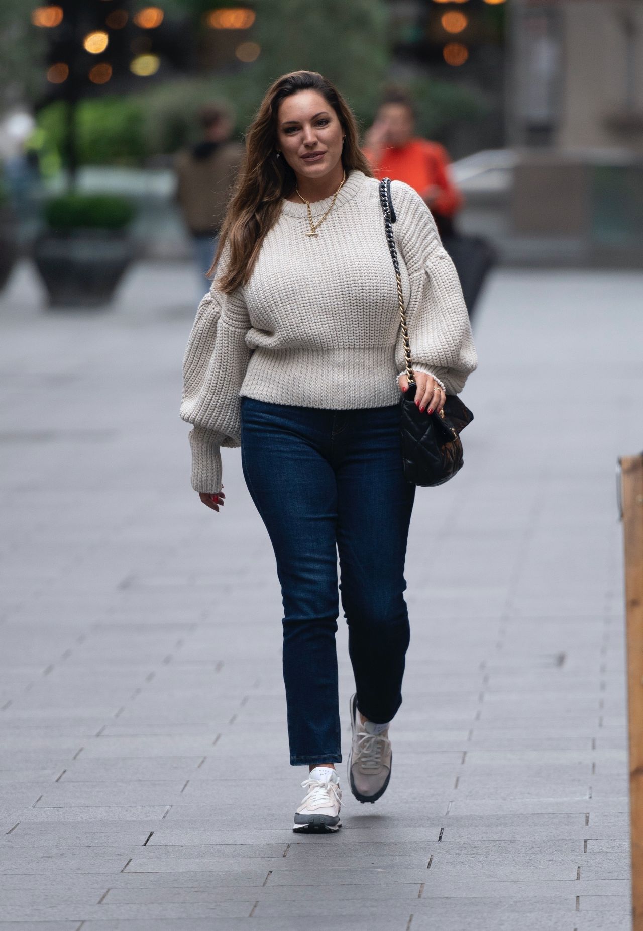 Kelly Brook in Casual Outfit - London 09/24/2020 • CelebMafia