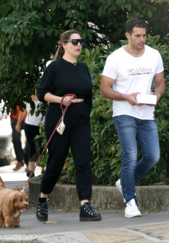 Kelly Brook With Her Boyfriend - Hampstead in London 09/17/2020
