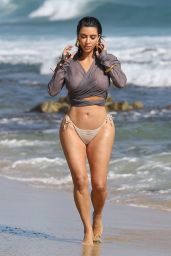 Kim Kardashian - Beach in Malibu 09/09/2020