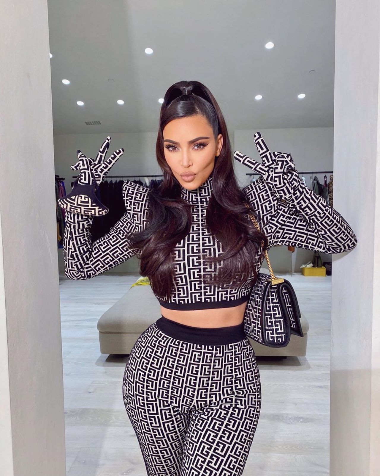 Kim Kardashian Instagram : Kim Kardashian Deleted and Replaced Her ...