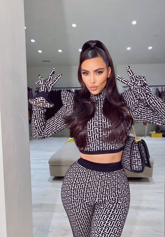 Kim Kardashian Stuns in Show-Stopping Outfit: Instagram’s Latest ...