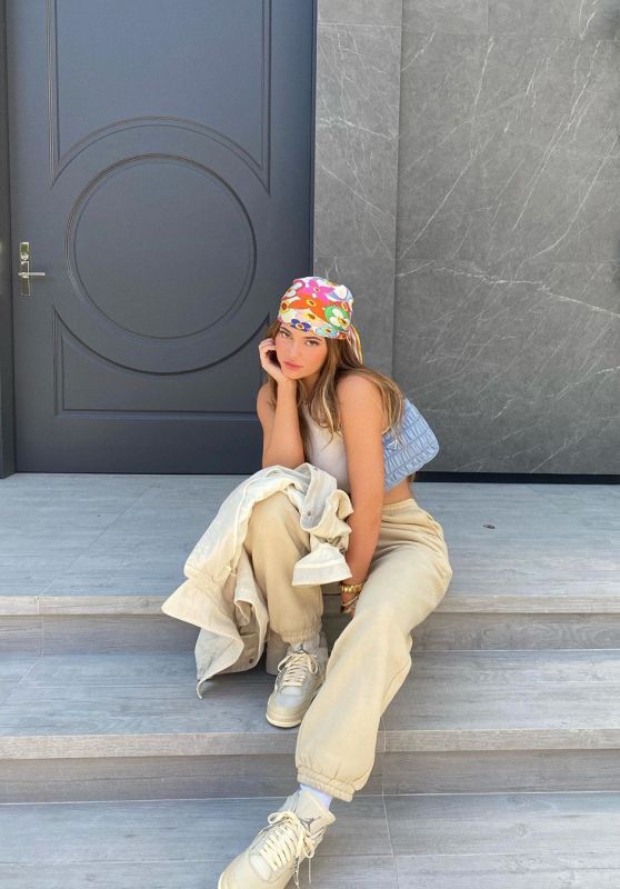Kylie Jenner Street Style - Beverly Hills 04/24/2020 • CelebMafia