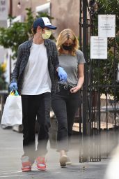 Laura Dern - Brentwood Country Mart in Brentwood 09/06/2020