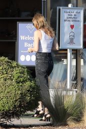 Leslie Mann - Out in Malibu 09/22/2020