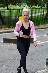 Lottie Moss Makeup-Free - North London 09/09/2020