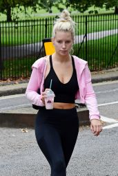 Lottie Moss Makeup-Free - North London 09/09/2020
