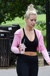 Lottie Moss Makeup-Free - North London 09/09/2020