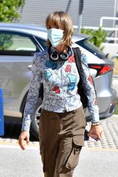 Maya Hawke in Travel Outfit - Venice Airport 09/02/2020