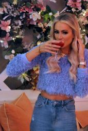 Olivia Attwood in Ripped Jeans 09/23/2020