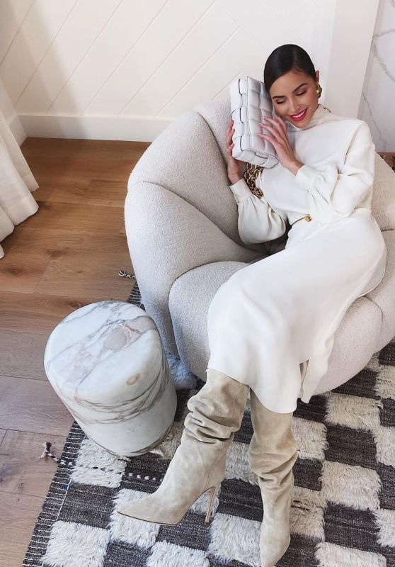Olivia Culpo Outfit - Instagram 09/24/2020