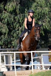 Olivia Wilde - Horseback riding in Thousand Oaks 09/01/2020