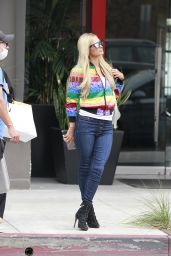 Paris Hilton - Shopping in Beverly Hills 09/12/2020