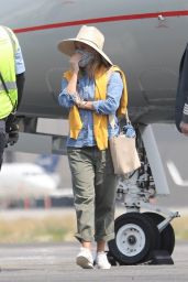 Reese Witherspoon - Boards a Private Jet in Van Nuys 09/09/2020