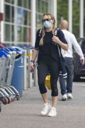 Rita Simons in Capri-Cut Black Gym Leggings an Loose-Fitting T-Shirt - Running Errands 08/23/2020