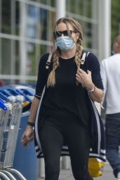 Rita Simons in Capri-Cut Black Gym Leggings an Loose-Fitting T-Shirt - Running Errands 08/23/2020