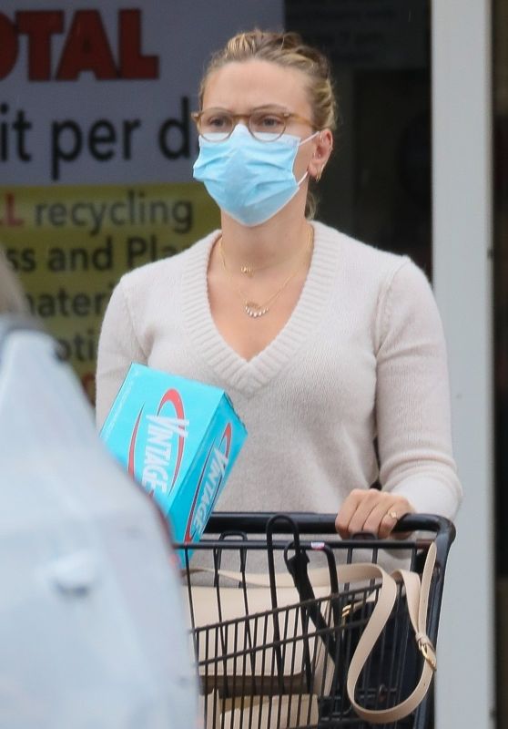 Scarlett Johansson - Grocery Shopping in The Hamptons, NY 09/09/2020