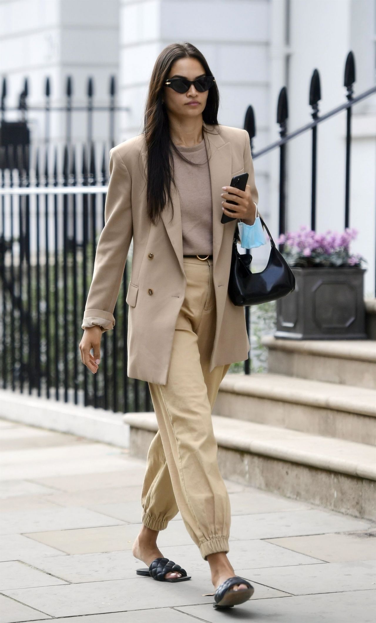 shanina-shaik-looking-stylish-in-a-beige-trousers-and-jacket-london-09-15-2020-4.jpg