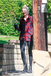 Amber Heard - Outside Her Home in LA 10/26/2020
