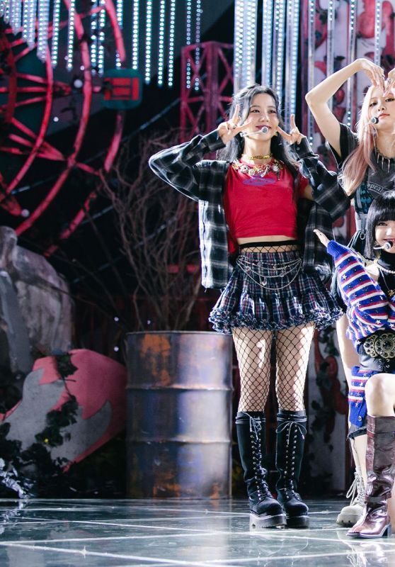 Blackpink - Performing "Lovesick Girls" & "Pretty Savage" at Inkigayo 10/11/2020