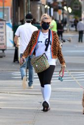 Busy Philipps - Walking Her Dog in NYC 10/05/2020