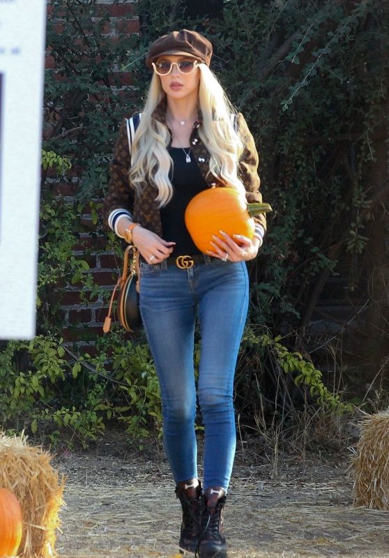 Christine Quinn - Pumpkin Patch in Hollywood 10/22/2020